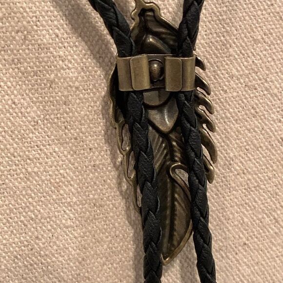 Men’s Western Feather Bolo Tie Necklace with Faux Turquoise Stone and Black Cord - Picture 9 of 9